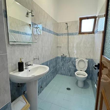 Guest house White House 2 Ksamil